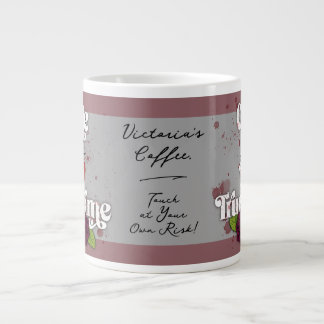 Süß & ich ❤️ True Crime.–Personalisierter Name Jumbo-Tasse