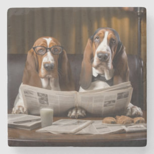 Süße Basset-Hunde lesen Zeitung Steinuntersetzer