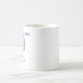 Süße blaue Puppe, Wachsmalstiftzeichnung Kaffeetasse (Mittel)