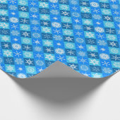 Süße blaue Schneeflockenmuster Design Geschenkpapier (Ecke)