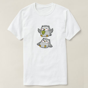 Süße Cartoon-Eulen, die Trauben essen, lustige gra T-Shirt