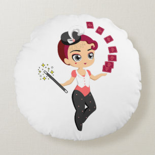 Süße Chibi-Zauberin bei einem Kartenkunststück Rundes Kissen