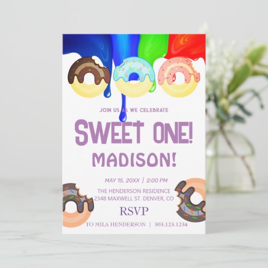 Süße Donuts, Regenbogenfarben, süßer erster Geburt Einladung (Stehend Vorderseite)