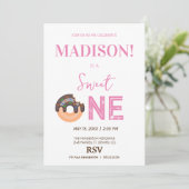 Süße Donuts, Regenbogenfarben, süßer erster Geburt Einladung (Stehend Vorderseite)