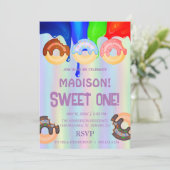 Süße Donuts, Regenbogenfarben, süßer erster Geburt Einladung (Stehend Vorderseite)