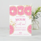 Süße Donuts, Regenbogenfarben, süßer erster Geburt Einladung (Stehend Vorderseite)