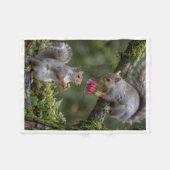 Süße Eichhörnchen und Blumen Wurfdecke Fleecedecke (Vorderseite (Horizontal))