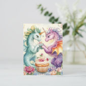 Süße Einhorn-Drachen mit Cupcake und Blumen Postkarte (Stehend Vorderseite)