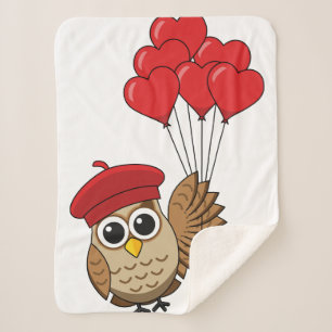 Süße Eule fliegt mit Herzballons Sherpadecke