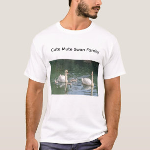 Süße Familie von Höckerschwanen T-Shirt