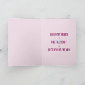 Süße Fuzzy Valentinsfigur mit Herz  Feiertagskarte (Innenseite)