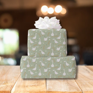 Süße Gänse und Fußabdruckmuster auf Salbeigrün Geschenkpapier