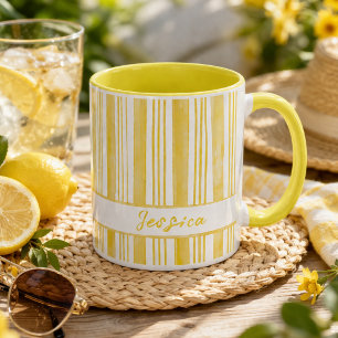 Süße gelbe gestreifte Tasse mit individuellem Name