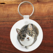Süße getigerte Katze mit hellen Augen Schlüsselanhänger (Rückseite)