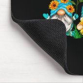Süße Gnome mit Sonnenblumen-Schmetterlingsgärtnern Mousepad (Ecke)