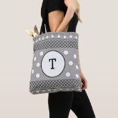 Süße graue Punkte-Monogramm-Muster Tasche (Von Nahem)