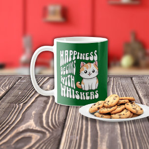 Süße grüne lustige Katze sagt Kaffeetasse