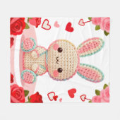 Süße Häkelhase & Rosen Fleecedecke (Vorderseite (Horizontal))