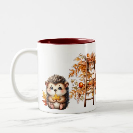 Süße Herbst-Igel-Illustration mit Ernteleiter Zweifarbige Tasse (Links)