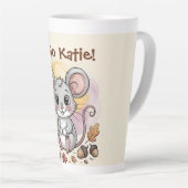 Süße Herbstmaus mit Eicheln und Kaffee Milchtasse (Rechte Ecke)