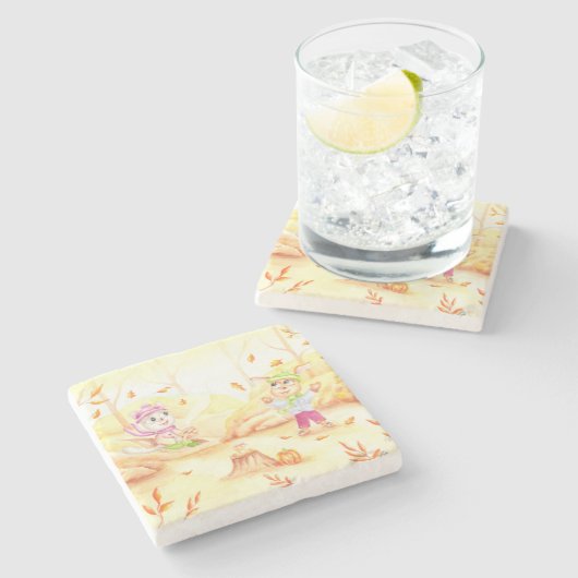 Süße Herbstwanderung im Wald Steinuntersetzer (Seitenansicht)