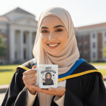 Süße Hijab-Absolventin hat gerade ihren Abschluss