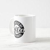 Süße, kaffeegetriebene Chaos-Wortkunst Kaffeetasse (Vorderseite Links)