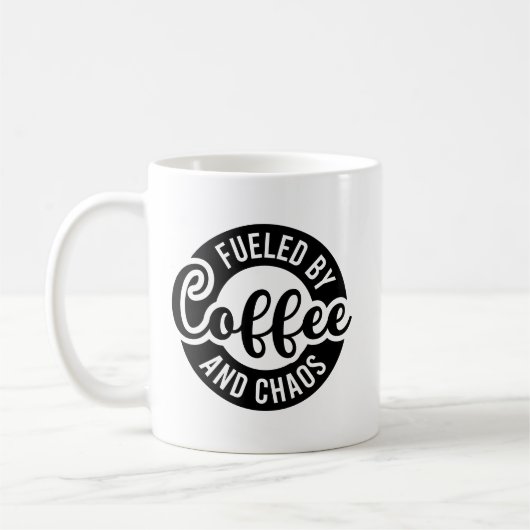 Süße, kaffeegetriebene Chaos-Wortkunst Kaffeetasse (Links)