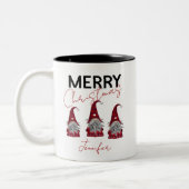 Süße karierte Weihnachtsgnome mit Ihrem Namen Zweifarbige Tasse (Links)