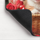 Süße Kätzchen in einem Strohkorb Mousepad (Ecke)