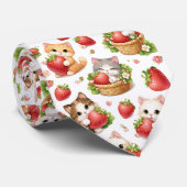 Süße Kätzchen und Erdbeeren  Krawatte (Gerollt)