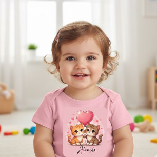 Süße Kätzchen und Herzballon - Hübsches Katzenlieb Baby T-shirt