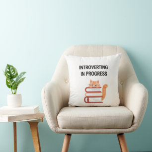 Süße Katze auf Büchern "Introvertierter in Ausbild Kissen