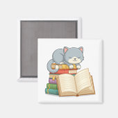Süße Katze auf einem Bücherstapel Magnet (Vorderseite/Rückseite)