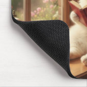 Süße Katze beim Lesen Mousepad (Ecke)