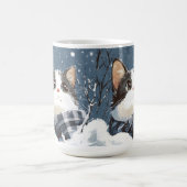 Süße Katze kuscheliger Winterschnee Kaffeetasse (Mittel)