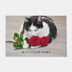 Süße Katze mit der roten Rose Fußmatte