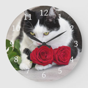 Süße Katze mit der roten Rose Große Wanduhr