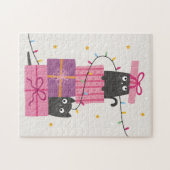 Süße Katze mit Lichtern und Weihnachtsgeschenken Puzzle (Horizontal)