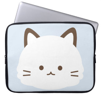 Süße Katze mit pastellblauem Hintergrund Laptopschutzhülle