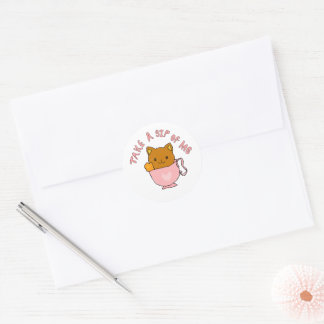 Süße Katzen-in-Teetasse-Illustration – Nimm einen  Runder Aufkleber