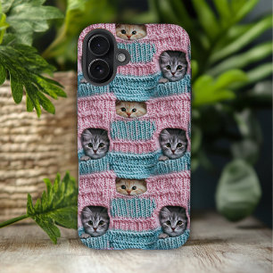 Süße Katzen Rosa Blau Stricken Mädchenhaft iPhone 16 Plus Hülle