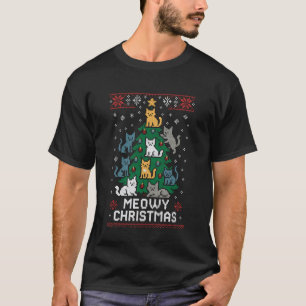Süße Katzen und Schneeflocken um den Weihnachtsbau T-Shirt