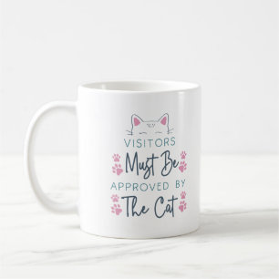 Süße Katzenbesucher müssen von der Katze genehmigt Kaffeetasse