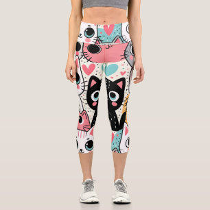 Süße Kawaii-Katzengesichter und Herzen Whimsical Capri Leggings