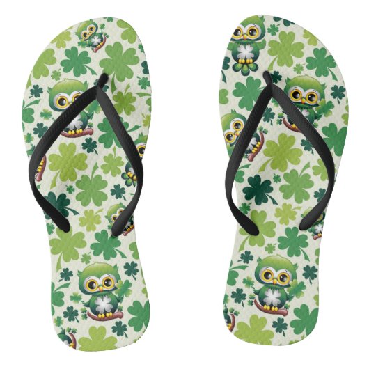 Süße kleine Eule St. Patrick Cartoon Badesandalen (Fußbett)