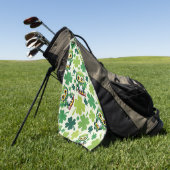 Süße kleine Eule St. Patrick Cartoon Golfhandtuch (Gras)