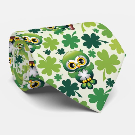 Süße kleine Eule St. Patrick Cartoon Krawatte (Gerollt)
