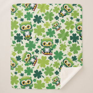 Süße kleine Eule St. Patrick Cartoon Sherpadecke