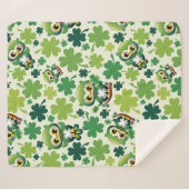 Süße kleine Eule St. Patrick Cartoon Sherpadecke (Vorderseite (Horizontal))